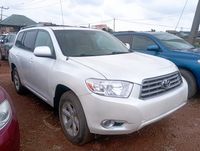 White SUV automatic highlander 